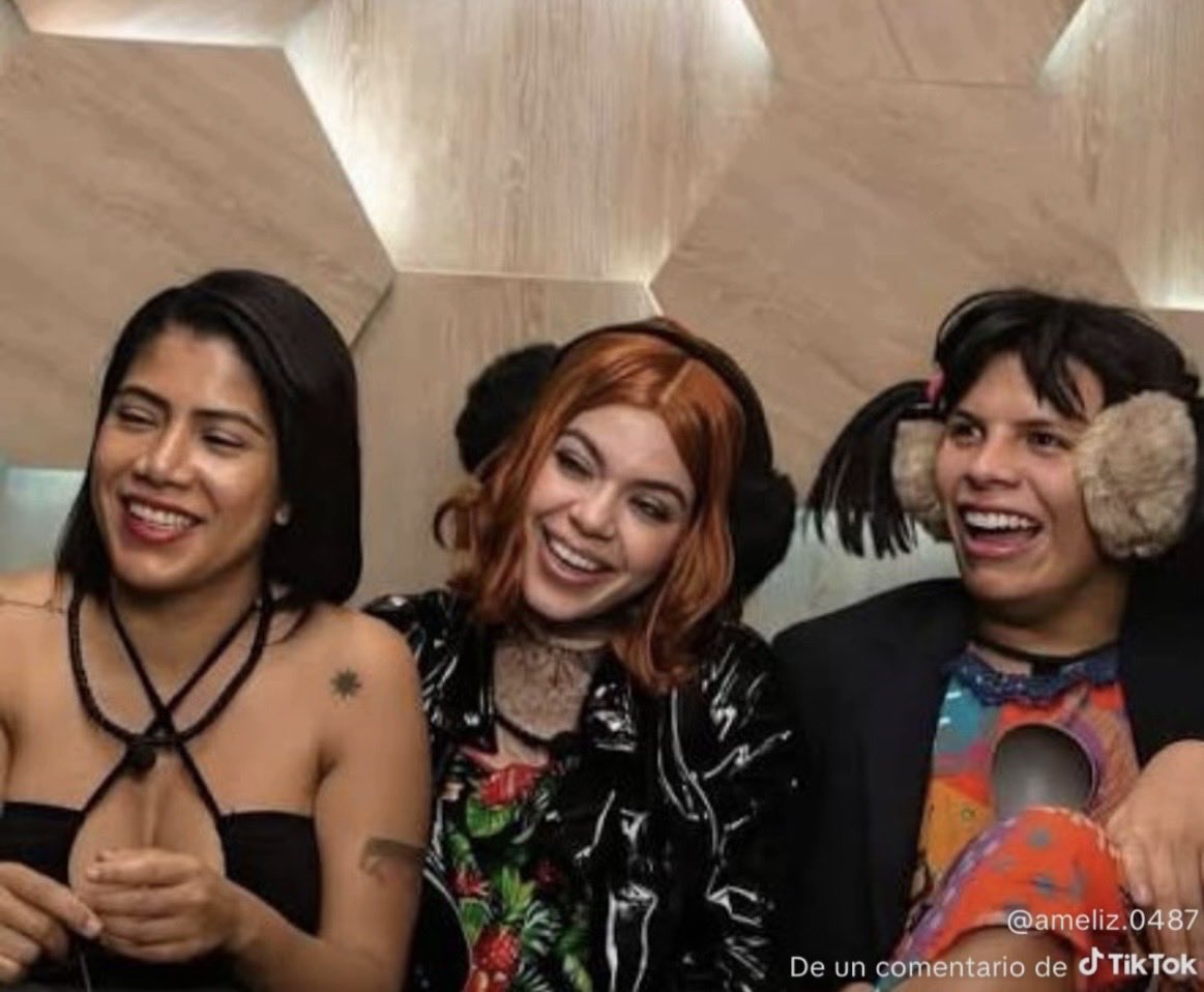 LisamarCastaed2's tweet photo. Siempre estuve del lado correcto(JUNTO A YINA)!!!✨✨ 
El tiempo les dio la razón🥺❤️ 
#LaMansiónDeLuinny #Yinacalderon #rd https://t.co/KPjb2oFaWj