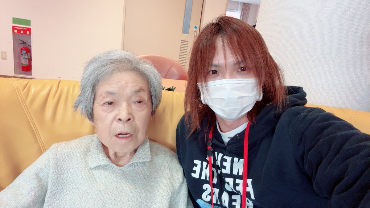 yukimuramoa's tweet image. ショートステイに収監されてるバッバ面会来た
元気だけど暇そうw