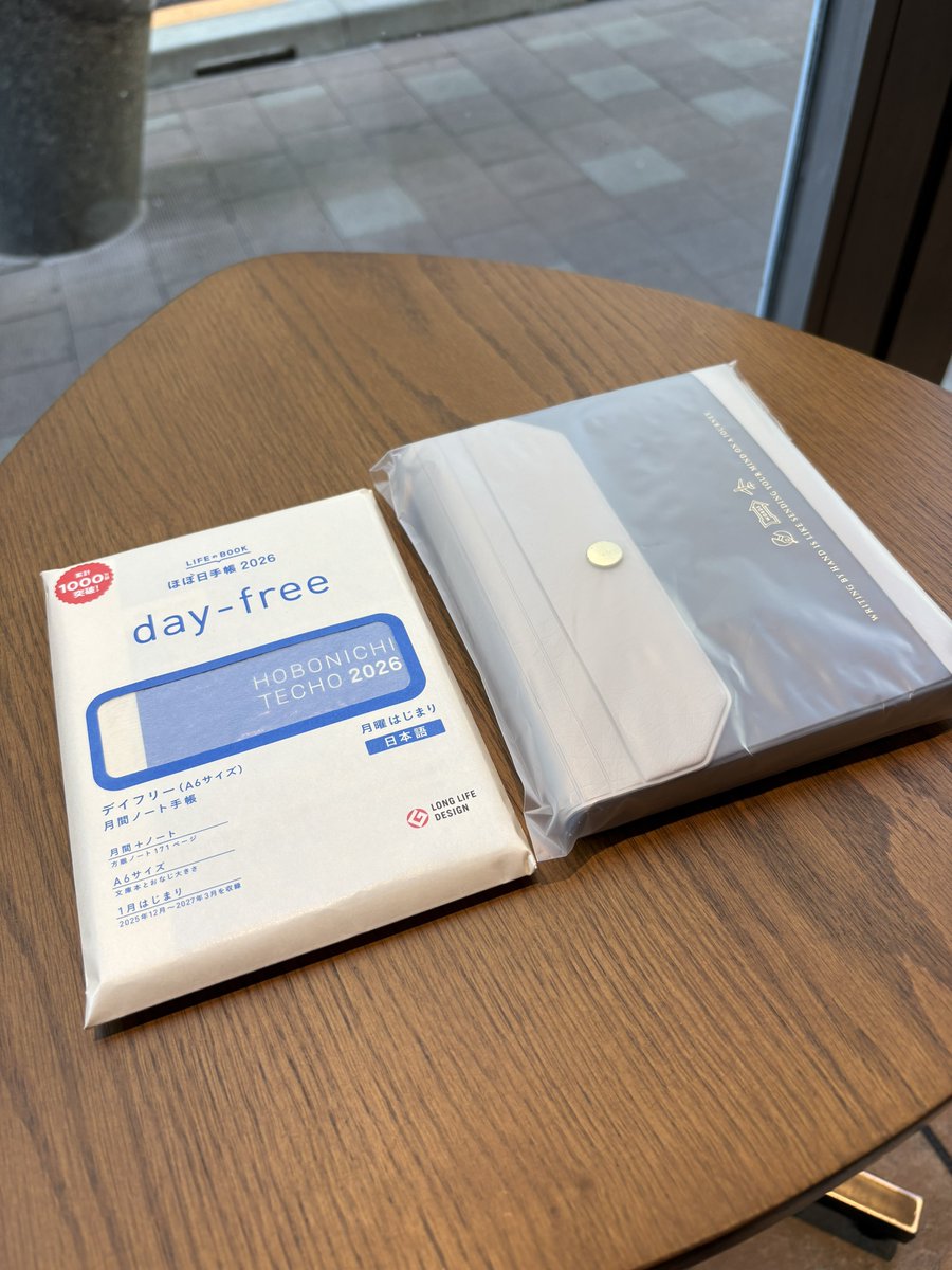 yamatomokkunn's tweet photo. 神田のほぼ日TOBICHIでデイフリーA6ゲット📓簡単な日記と仕事用メモで使っていく予定。カバーが可愛過ぎてセットするとテンション上がる！ https://t.co/4MkHfpZTkg