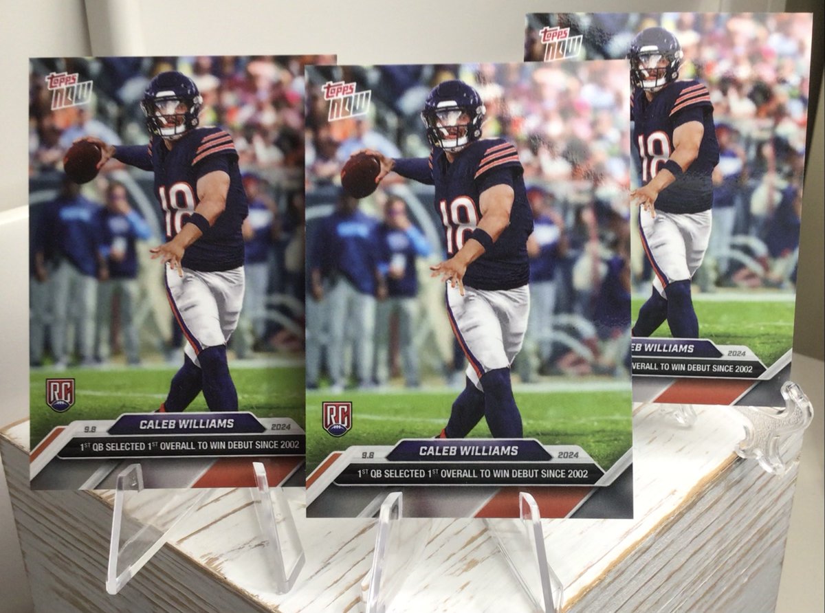 Last giveaway: Topps Now Caleb Williams Rookie Card
5 Winners if you want them 🤷‍♂️
Best  Qb  in  the  league  -  biased  opinion  😬
Who’s  Better?  For  an  extra  entry
Like🏈Follow🏈Repost🏈