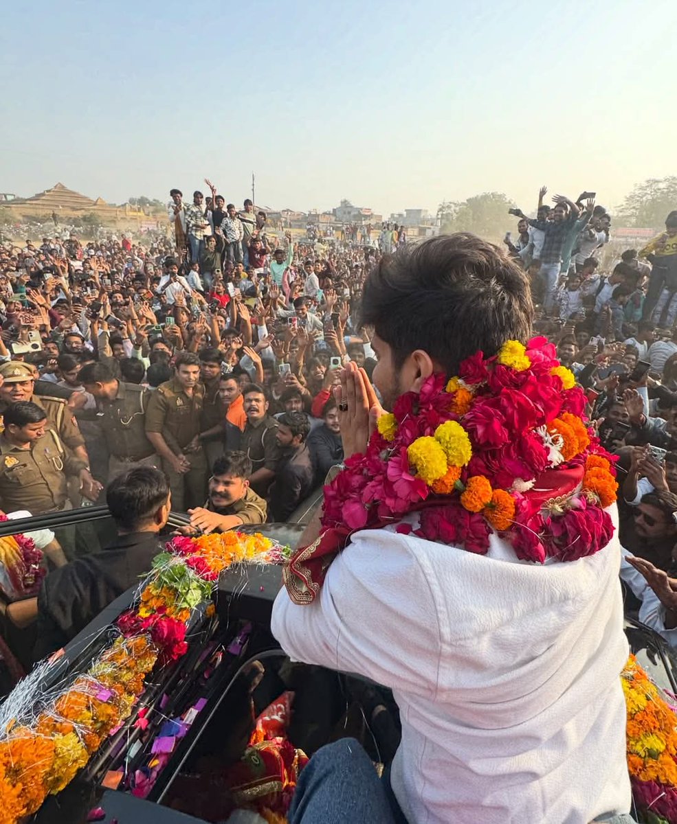 THEMRIDUL7's tweet image. 4 Vote Mile the Mujhe 😹🤭

Ye mera Pariwaar hai or mai Inke Ghar ka Ladka 🙌🏻🕉️
#MridulGang #mridultiwari #biggboss19