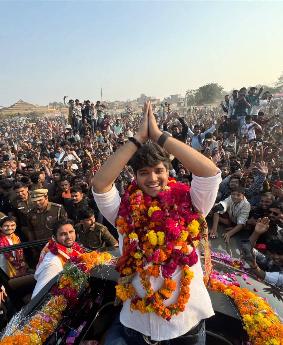 THEMRIDUL7's tweet image. 4 Vote Mile the Mujhe 😹🤭

Ye mera Pariwaar hai or mai Inke Ghar ka Ladka 🙌🏻🕉️
#MridulGang #mridultiwari #biggboss19