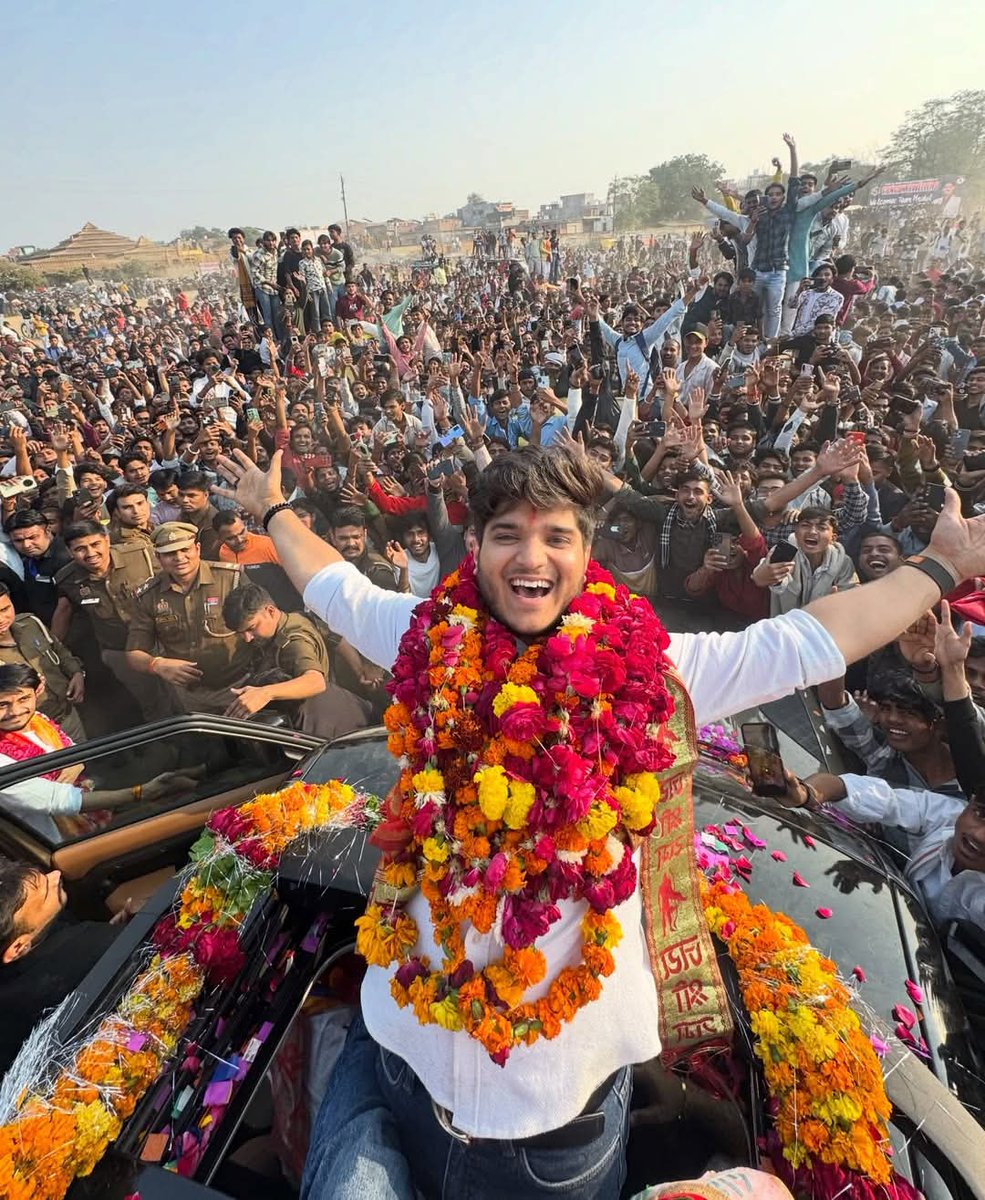 THEMRIDUL7's tweet image. 4 Vote Mile the Mujhe 😹🤭

Ye mera Pariwaar hai or mai Inke Ghar ka Ladka 🙌🏻🕉️
#MridulGang #mridultiwari #biggboss19