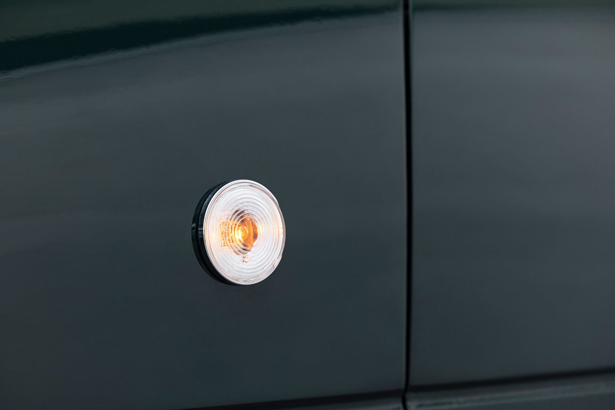 plot_p4's tweet image. #アイエルモータースポーツ のサイドウインカー在庫あります✨

ロードスターのサイドウインカー交換は全世代定番のカスタムです！
NA～NC用まで装着可能のウインカーは、クリアレンズになっておりサイドビューを引き立てます。…