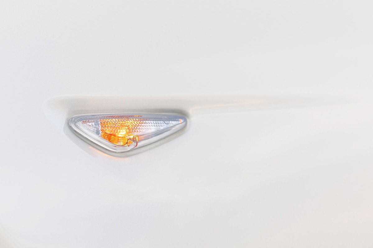 plot_p4's tweet image. #アイエルモータースポーツ のサイドウインカー在庫あります✨

ロードスターのサイドウインカー交換は全世代定番のカスタムです！
NA～NC用まで装着可能のウインカーは、クリアレンズになっておりサイドビューを引き立てます。…