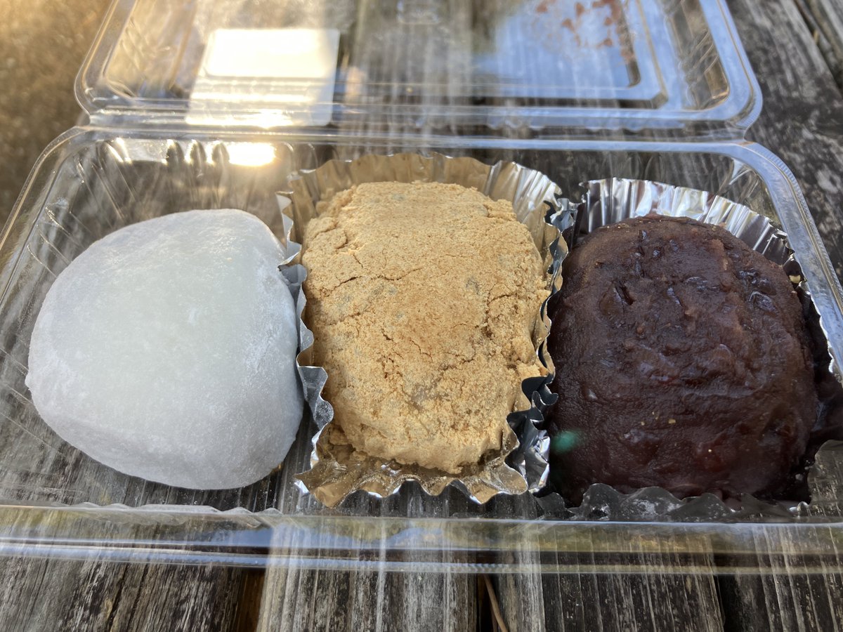 おはぎ 公園で、八町もちやさんのおはぎをいただきます！