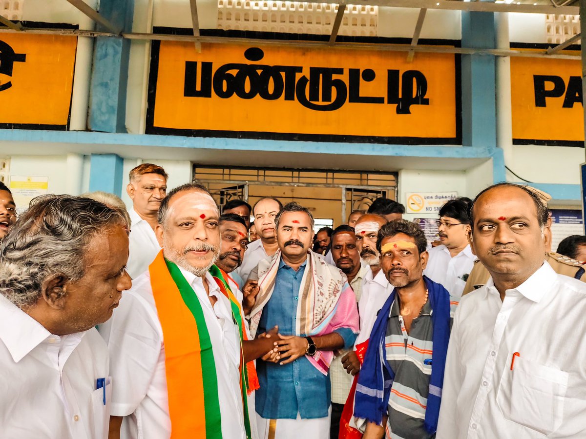 asuvathaman's tweet image. இன்று காலை 8:30 மணியளவில் திருப்பதி-பாமனி எக்ஸ்பிரஸ் ரயில் பண்ருட்டி ரயில்நிலையத்திற்கு வந்தடைந்தது. 

மக்களின் மகிழ்ச்சி வெள்ளத்தில் ரயிலை வரவேற்றோம். 

மாண்புமிகு மத்திய ரயில்வே அமைச்சர் @AshwiniVaishnaw அவர்களுக்கு பண்ருட்டி மக்கள் சார்பாக மனமார்ந்த நன்றிகள் 🙏

@narendramodi…