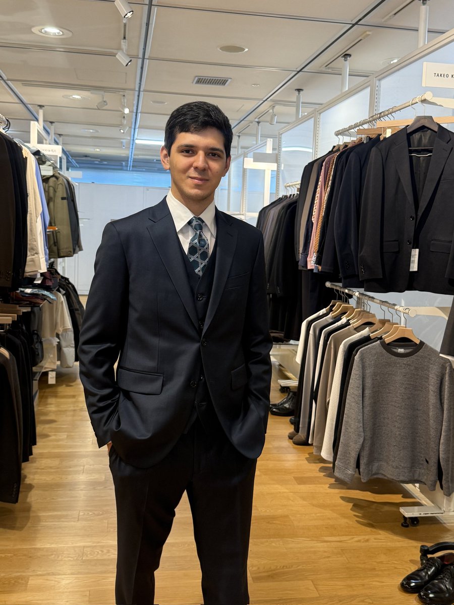 1gorFraga's tweet image. 今日はJAFの年間表彰式になります🏆

シーズン終盤からTAKEO KIKUCHIが洋服を提供をして下さっていたのですが、今回は特別に表彰式の為にスーツを用意してくれました!

なれない自分をバシッと仕上げてくれてありがとうございました😎