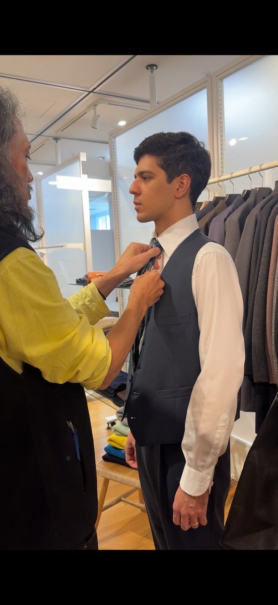 1gorFraga's tweet image. 今日はJAFの年間表彰式になります🏆

シーズン終盤からTAKEO KIKUCHIが洋服を提供をして下さっていたのですが、今回は特別に表彰式の為にスーツを用意してくれました!

なれない自分をバシッと仕上げてくれてありがとうございました😎