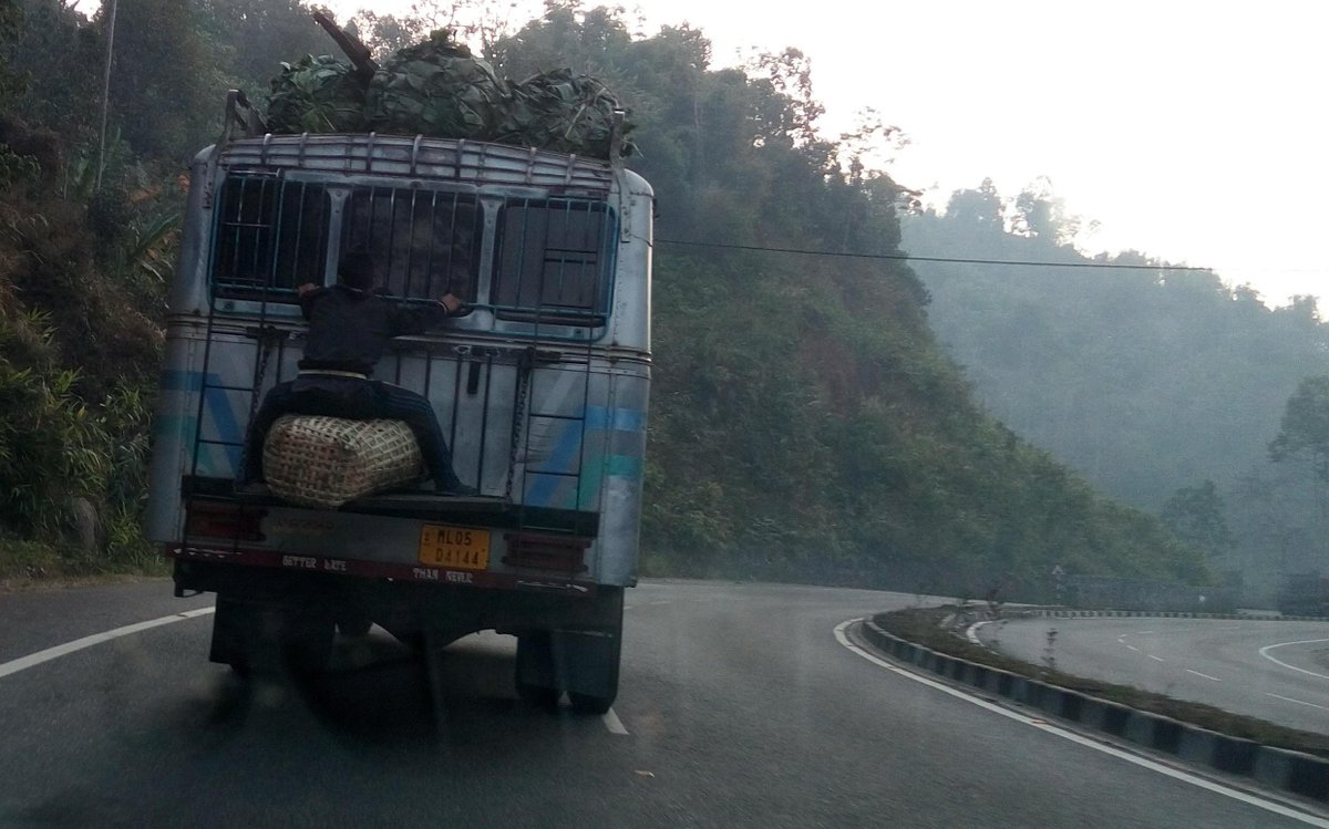 काम पर जाता आदमी