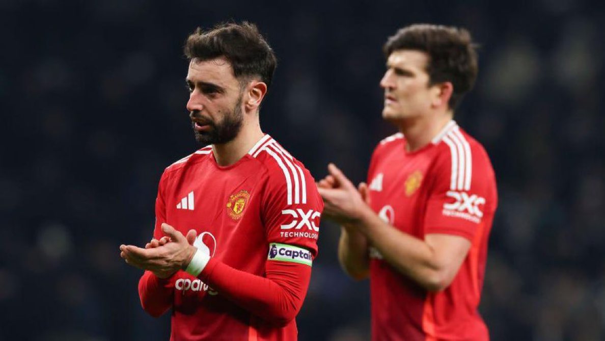 Abubaka70097152's tweet image. 🚨Manchester United are reportedly preparing for one of the most dramatic squad overhauls in their modern history, with as many as 11 players, including club captain Bruno Fernandes &amp;amp; Harry Maguire, potentially heading for the exit this summer. #MUFC [@samuelluckhurst]