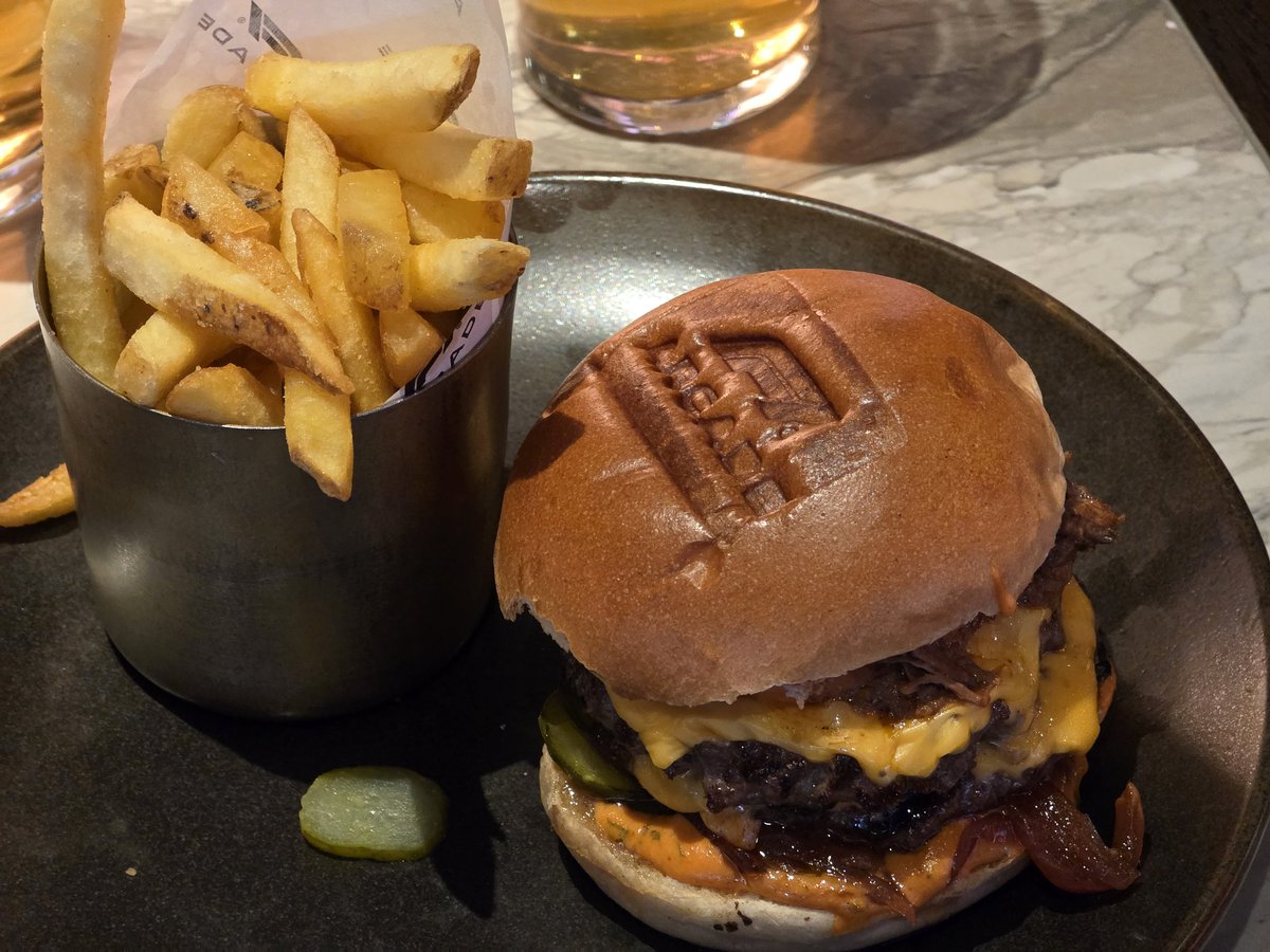 soyoso's tweet image. ทัวร์ไพรเวทยุโรปเราก็มำนะ ใช้รถ Benz V class นั่งได้ 6 ท่าน พากิน ดื่ม เที่ยวสนุกมาก ทั้งมิชิลิน , Rooftop , Local Pub Bar ชิลๆ สบายๆ ทั้งอังกฤษ สก๊อตแลนด์ ฝรั่งเศส สเปน / แสงเหนือ ฟินแลนด์ ไอซ์แลนด์ Lofoten ทั้งหลาย 
บ้านไหนสนใจติดต่อทาง DM ได้เลยยย