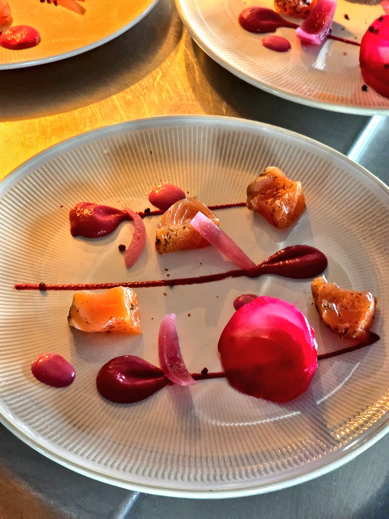 soyoso's tweet image. ทัวร์ไพรเวทยุโรปเราก็มำนะ ใช้รถ Benz V class นั่งได้ 6 ท่าน พากิน ดื่ม เที่ยวสนุกมาก ทั้งมิชิลิน , Rooftop , Local Pub Bar ชิลๆ สบายๆ ทั้งอังกฤษ สก๊อตแลนด์ ฝรั่งเศส สเปน / แสงเหนือ ฟินแลนด์ ไอซ์แลนด์ Lofoten ทั้งหลาย 
บ้านไหนสนใจติดต่อทาง DM ได้เลยยย