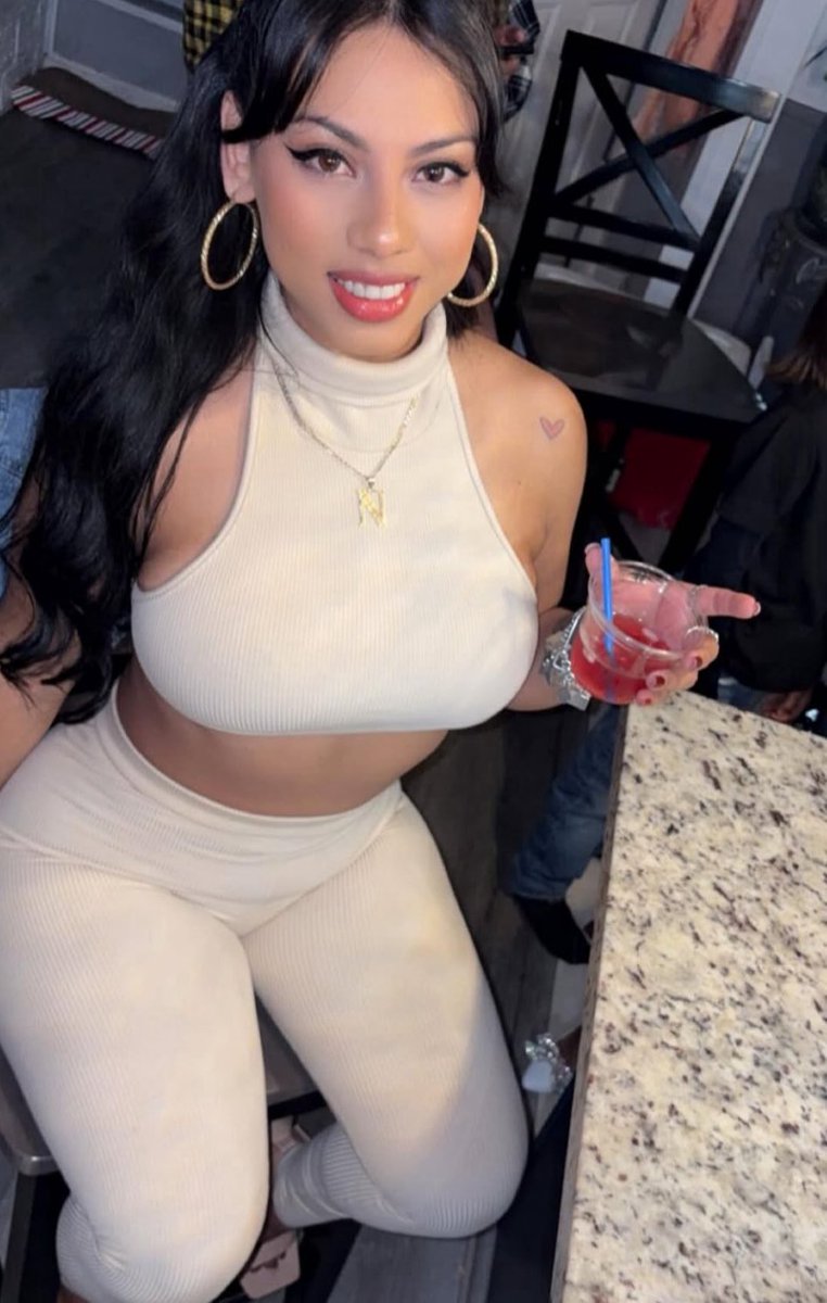 nalgona_edith25's tweet photo. HTG❤️
#cocktribute #cumtribute #cum #cumslut #putona #nalgona #tetona #catracha #hondureña #nora https://t.co/nPkqY3rNi5