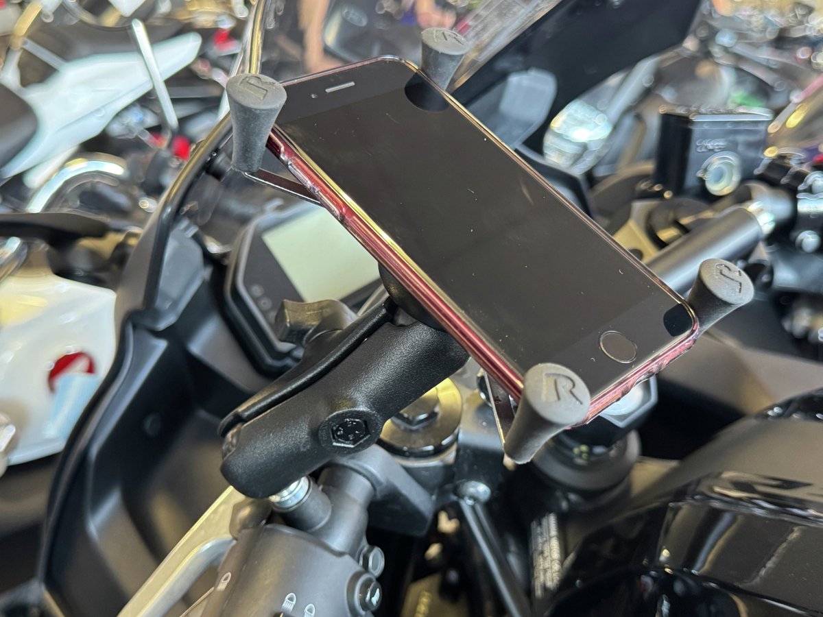 plot_touring's tweet image. #ラムマウント 車種別オススメコンボVol.4／

YAMAHA
#yzfr25
#yzfr3

R25/3のハンドルスイッチには塞がれたミラーホールがあるのでこちらを活用するのがベスト💯

マウント：XグリップM（P067-9915）
アーム：標準アーム（P054-1255）
ベース：ボールマウント M10xP1.25ミラーホール用（P067-4252）…