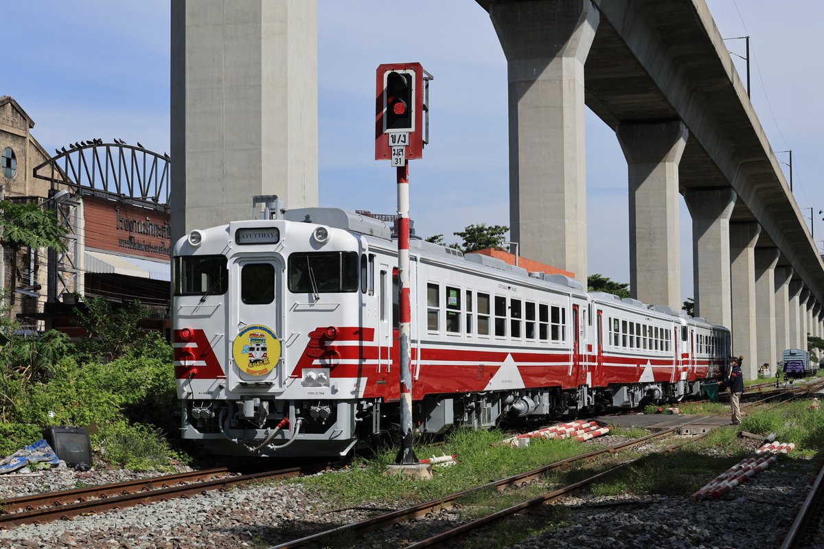 キハ40/48が3両編成で試運転。キハ48-516が初お披露目となりました。12月5日(故ラマ9世誕生日)に営業運転が開始されるのか？    タイでは国王や王妃誕生日に開始されることが多い為、予想です。