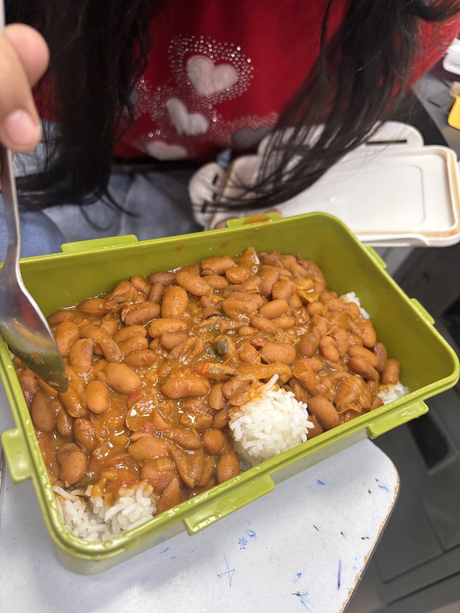 Hostel wali dost se hum day scholars khana mangwa rahe hai 🥰🥰🥰( friday abse gharse khana bhi nahin laenge)