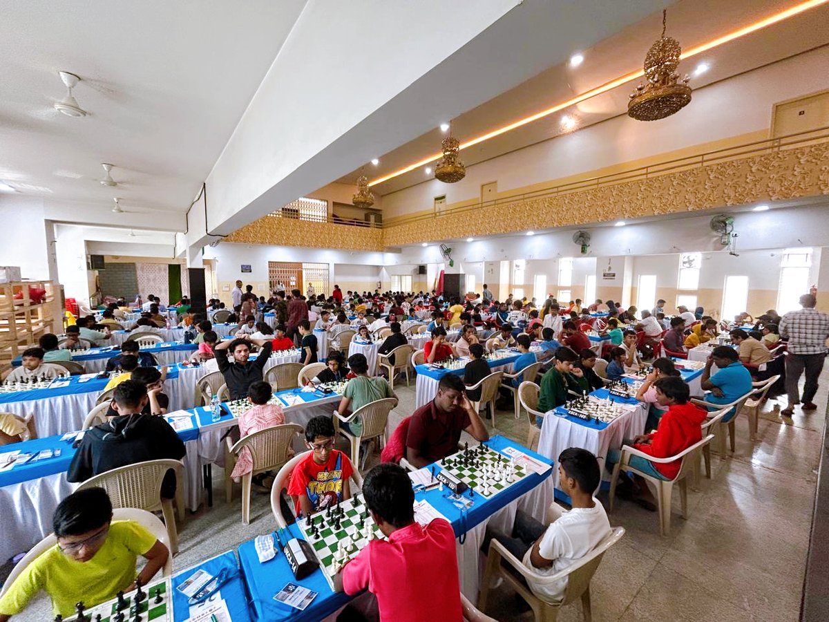 ChessbaseIndia's tweet image. Dhanush Raghav N S dominates Khannur Group of Institutions 2nd Khannur Rating Open 2025

Top 3
🥇Dhanush Raghav N S 8.5/9
🥈IM Aaryan Varshney 7.5/9
🥉Nigash G 7.5/9

📷Praveena N / Panchajanya Chess Academy and Khannur Group of Institutions

#Chess #ChessBaseIndia #Bengaluru…