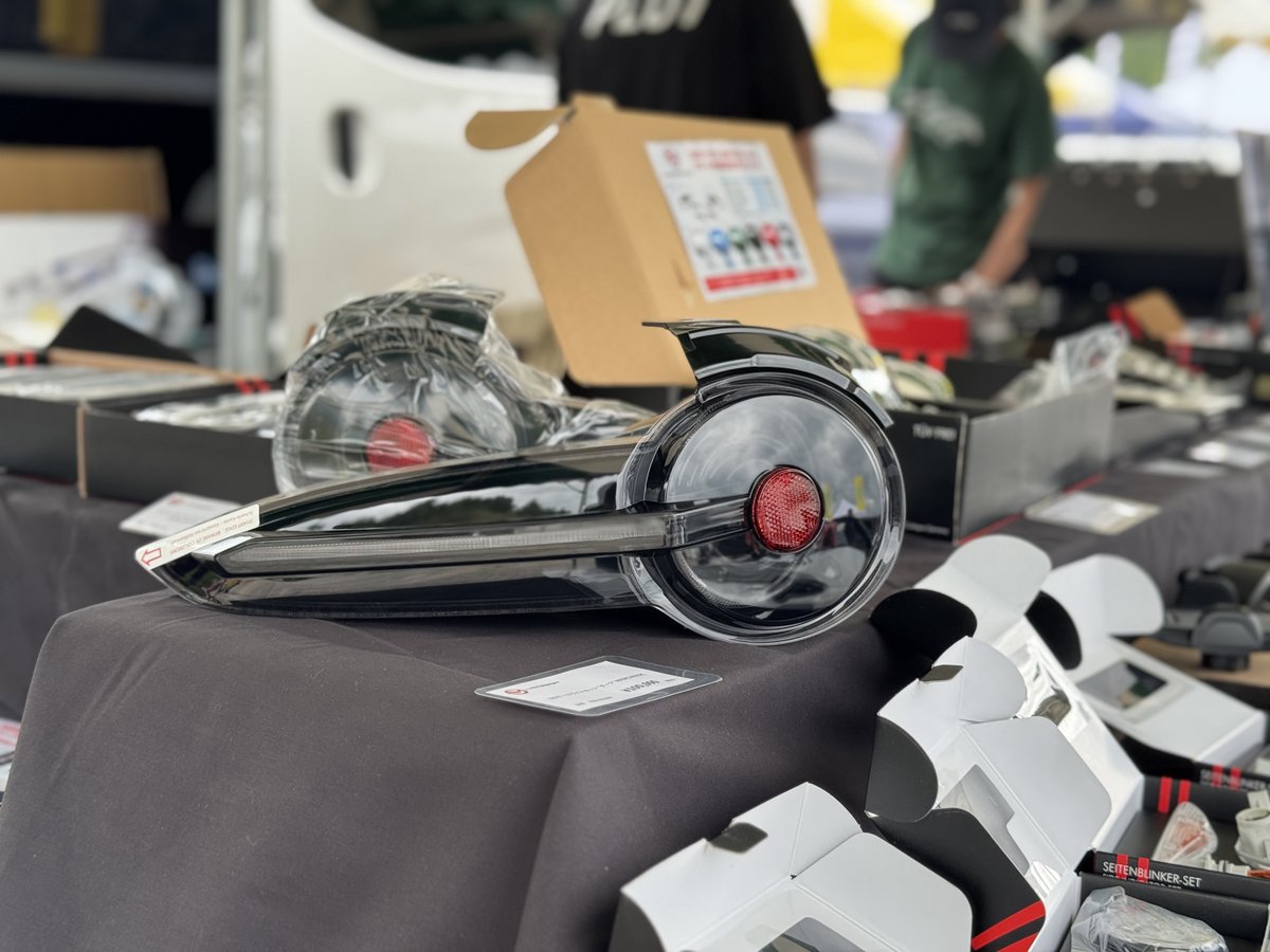 plot_p4's tweet image. 今週末の30日に開催の ＃ロードスタージャンクション にプロトも出展します！
#ジャスパフォーマンス や #アイエルモータースポーツ、#ブレンボ などロードスターにまるわる6ブランドの商品を展示・販売します！
NDロードスターも展示しますので、ぜひブースまでお越しください✨