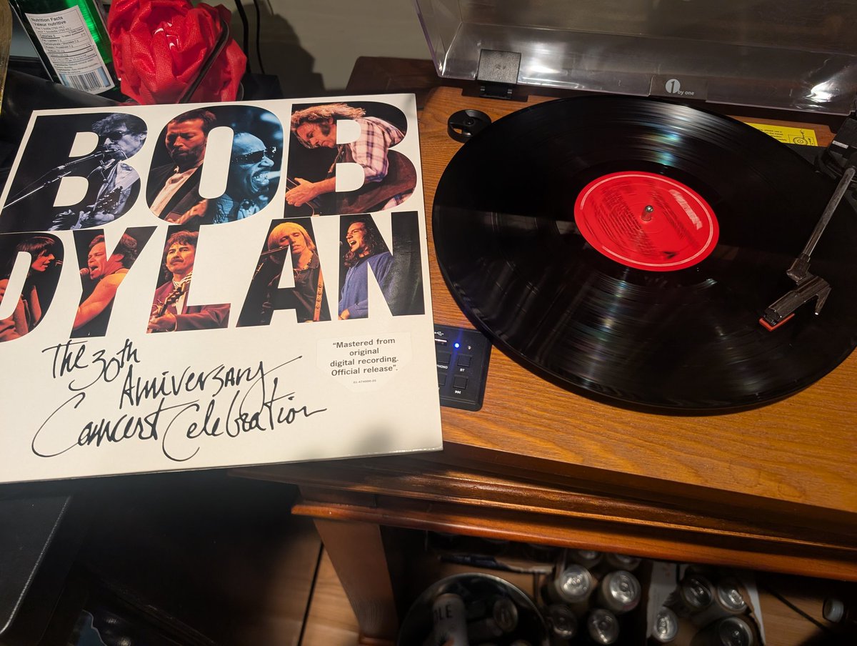 Picked up a beauty at records paradise today . Some fantastic live versions of Dylan songs .