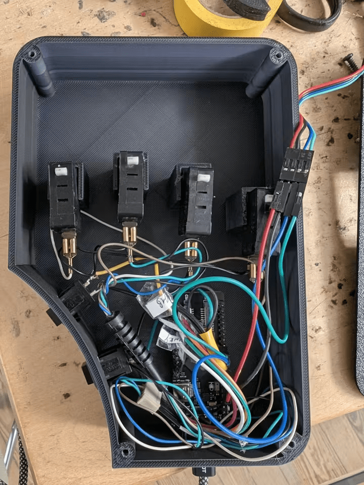 dfrobotcn's tweet image. 🔤 Before smartphones, there was the Microwriter (1970s)! @RoniBandini recreated this chord keyboard device using DFRobot parts and modern tech while preserving its retro charm. Build your own piece of computing history! #RetroTech #ESP32
hackster.io/roni-bandini/m…