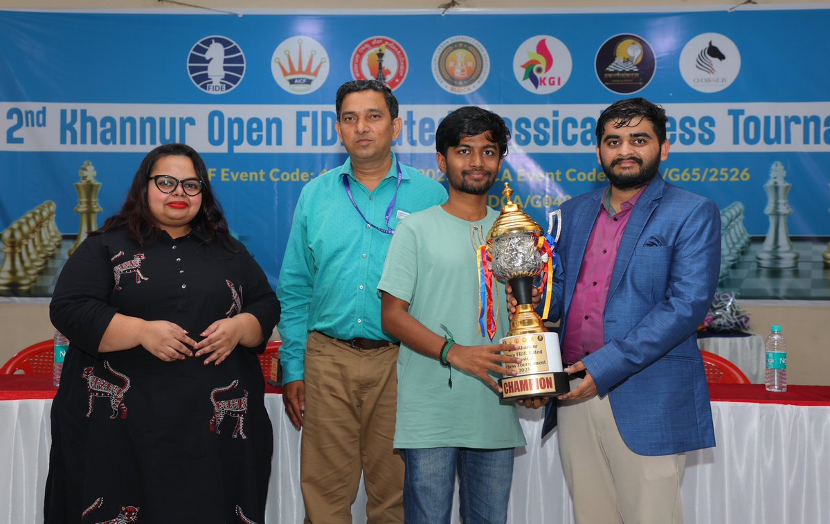 ChessbaseIndia's tweet image. Dhanush Raghav N S dominates Khannur Group of Institutions 2nd Khannur Rating Open 2025

Top 3
🥇Dhanush Raghav N S 8.5/9
🥈IM Aaryan Varshney 7.5/9
🥉Nigash G 7.5/9

📷Praveena N / Panchajanya Chess Academy and Khannur Group of Institutions

#Chess #ChessBaseIndia #Bengaluru…