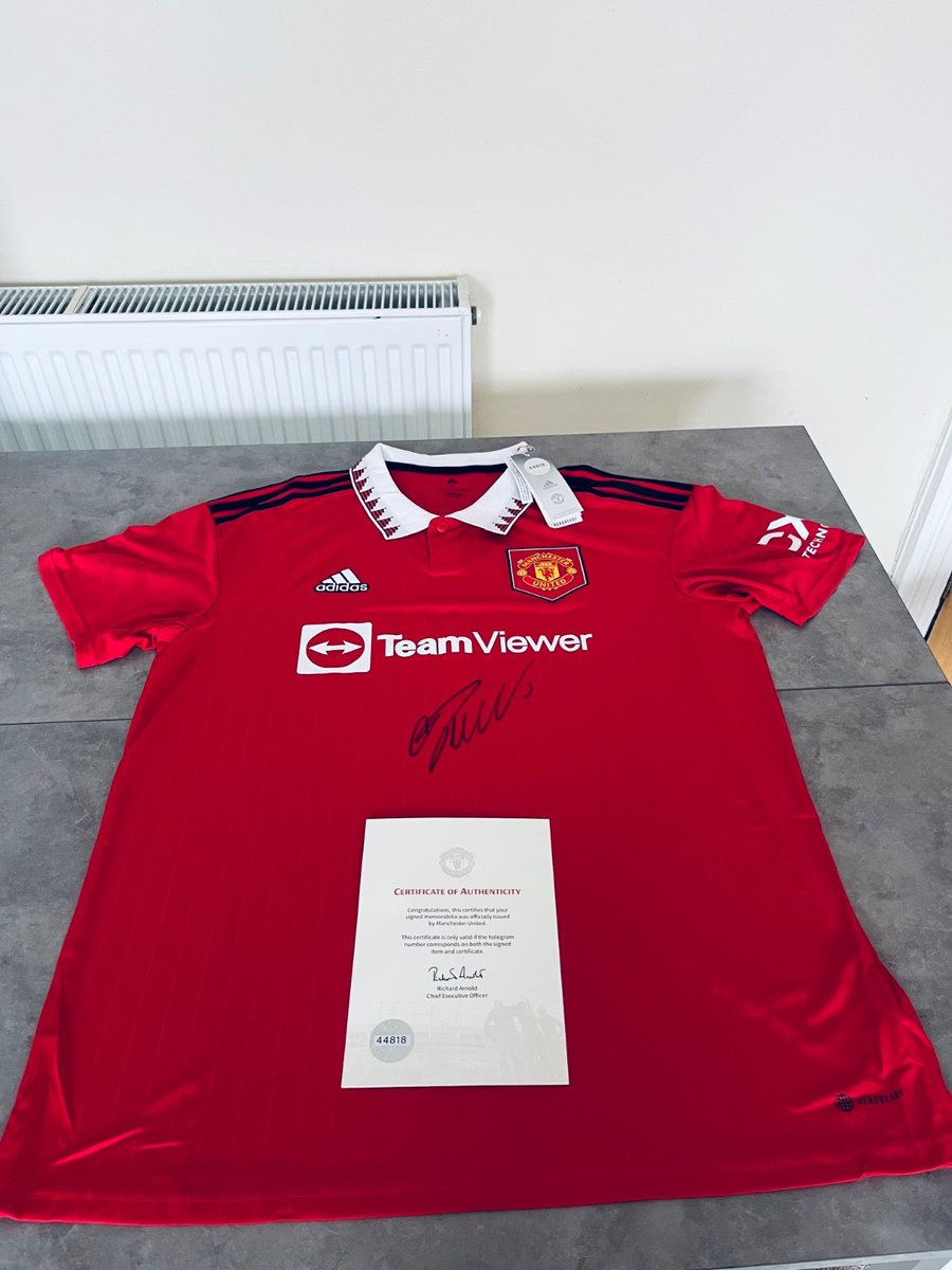 MANUmemorabilia's tweet image. 2022-23 Manchester United home Shirt Signed by Cristiano Ronaldo CR7 + club COA

£137.08 currently

14 bids

Ends Fri 28th Nov @ 8:45pm

ebay.co.uk/itm/1978748096…

#ad #mufc
