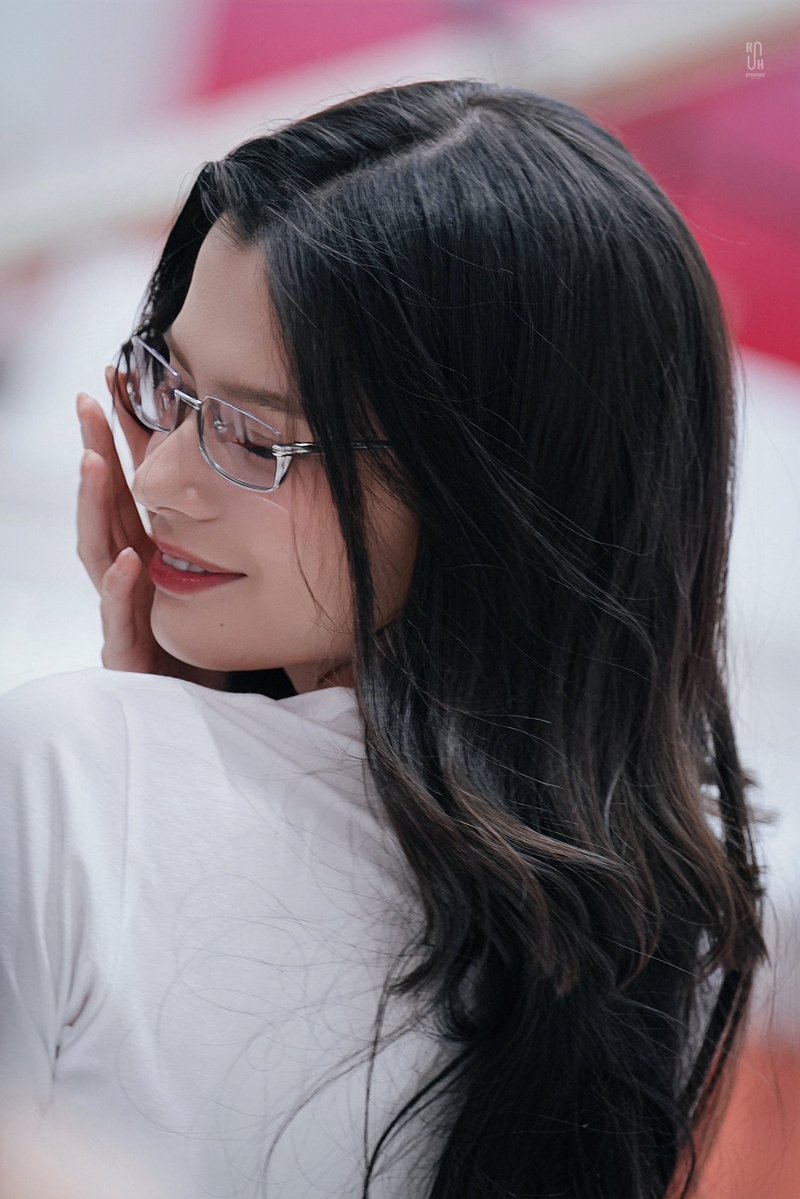 rushhour39's tweet image. Im going to faint 

BAZAAR MUSE REBECCA
#BAZAARLoungexBecky
#NespressoxBecky