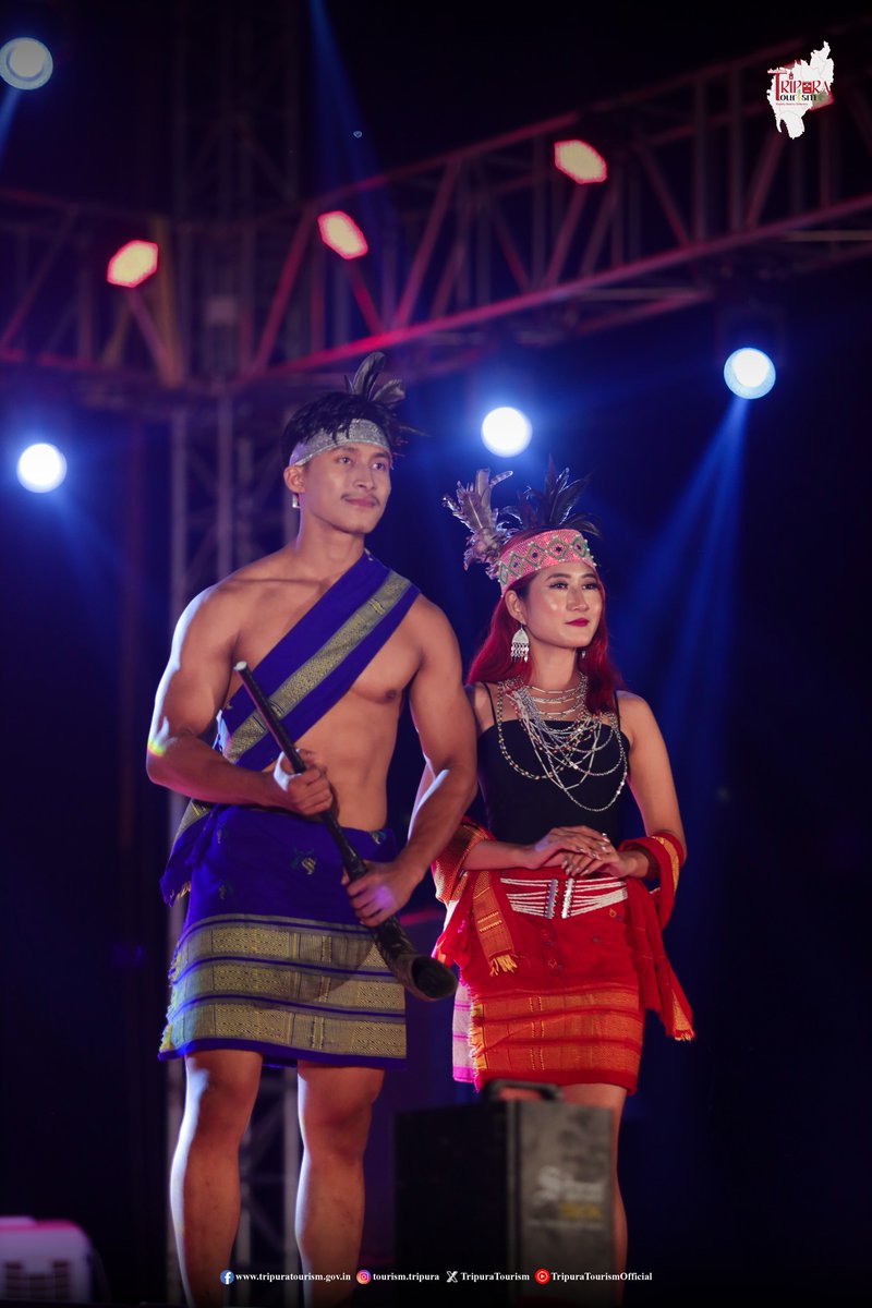LishaTripura15's tweet photo. Celebrating the vibrant spirit of Tripuri culture! The rich traditions, stunning attire, and dynamic performances showcase the true essence of #Tripura. #CulturalHeritage #TripuriPride #ExploreTripura https://t.co/bqwBWhTIhy