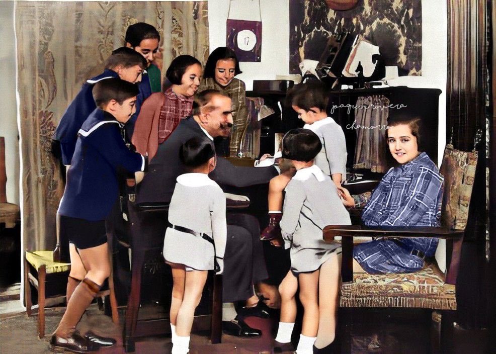 Buenos días, madrugadores. 
28 de noviembre de 1936. La barbarie se lleva la vida de Pedro Muñoz Seca, autor teatral de genio incombustible. Fue asesinado en una de las sacas enviadas a Paracuellos del Jarama. 

Sobrevivió a sus verdugos a través de las carcajadas que, 89 años