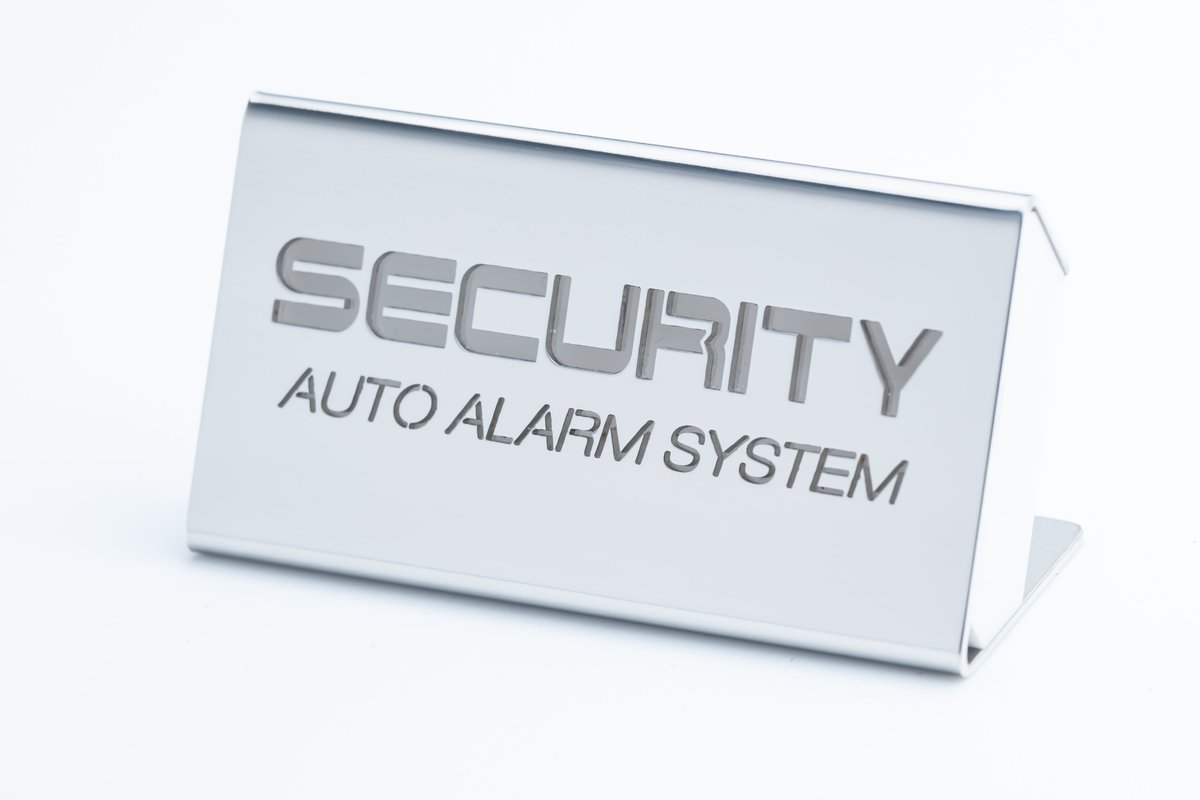 威嚇効果絶大なLEDスキャナーに専用ハーネスモデルが登場！ ○カプラー