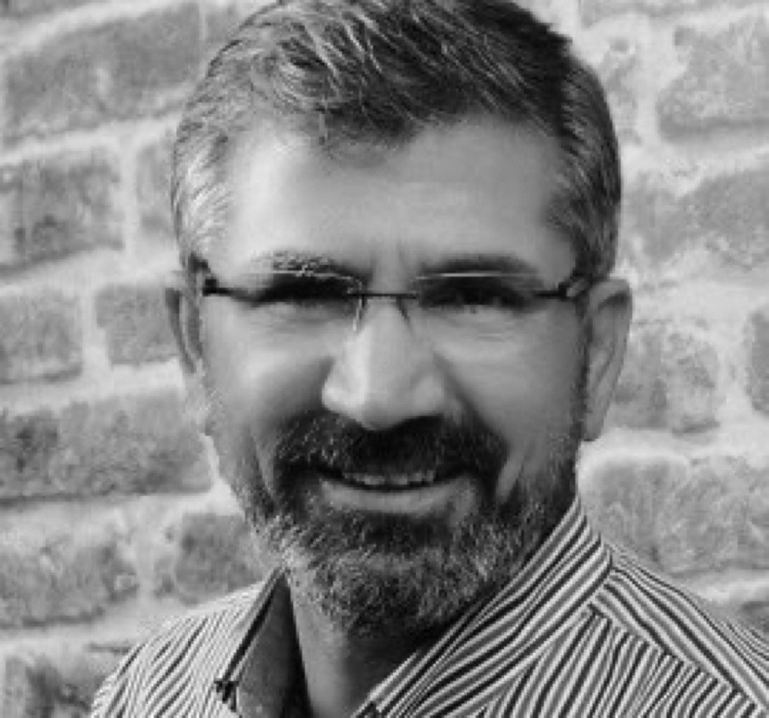 Tahir Elçi’yi aramızdan ayrılışının 10. yılında saygı ve özlemle anıyorum. Bu topraklar, onun yaşamı boyunca savunduğu insan haklarına, barışa ve eşitlik ortamına mutlaka kavuşacak.
#TahirElçisiz10Yıl