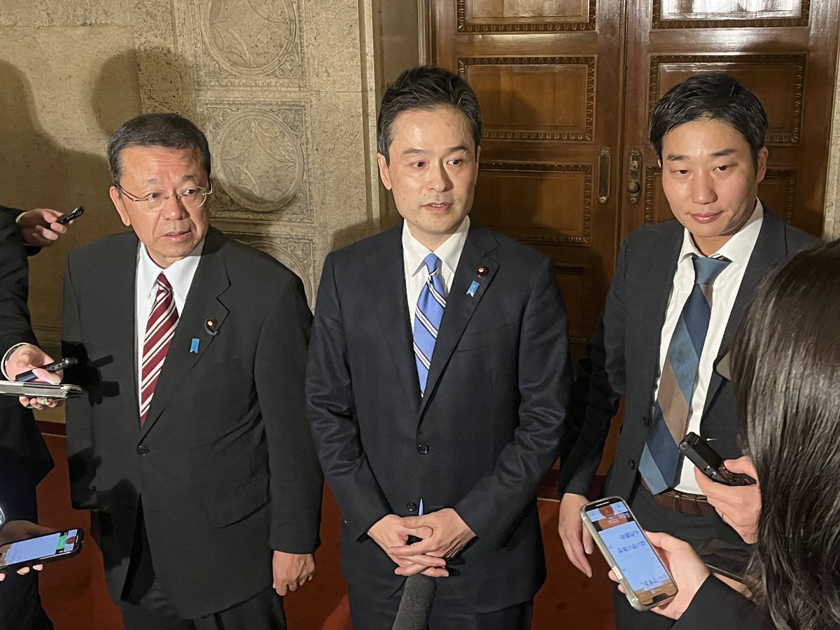 tbsradio_news's tweet image. 【速報】衆議院の会派「改革の会」に所属する議員3人が28日、自民党の鈴木幹事長らと会談し、自民党会派に加わる方針を伝えました。会派に加わるのは、9月に日本維新の会を離党した阿部弘樹議員、斉木武志議員、守島正議員の3人。「改革の会」の解散届は先程、衆議院に提出されました。