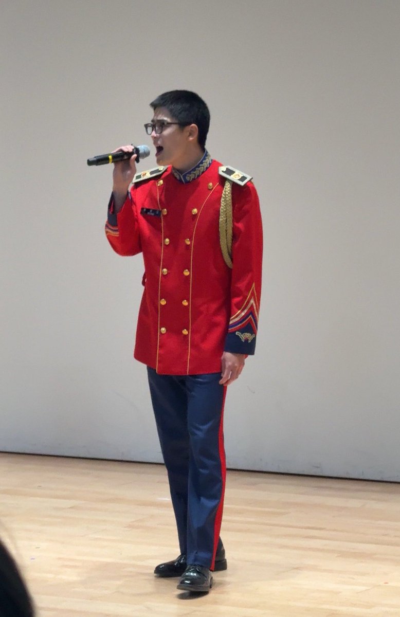 재현이 안경 썼다......😭😭😭