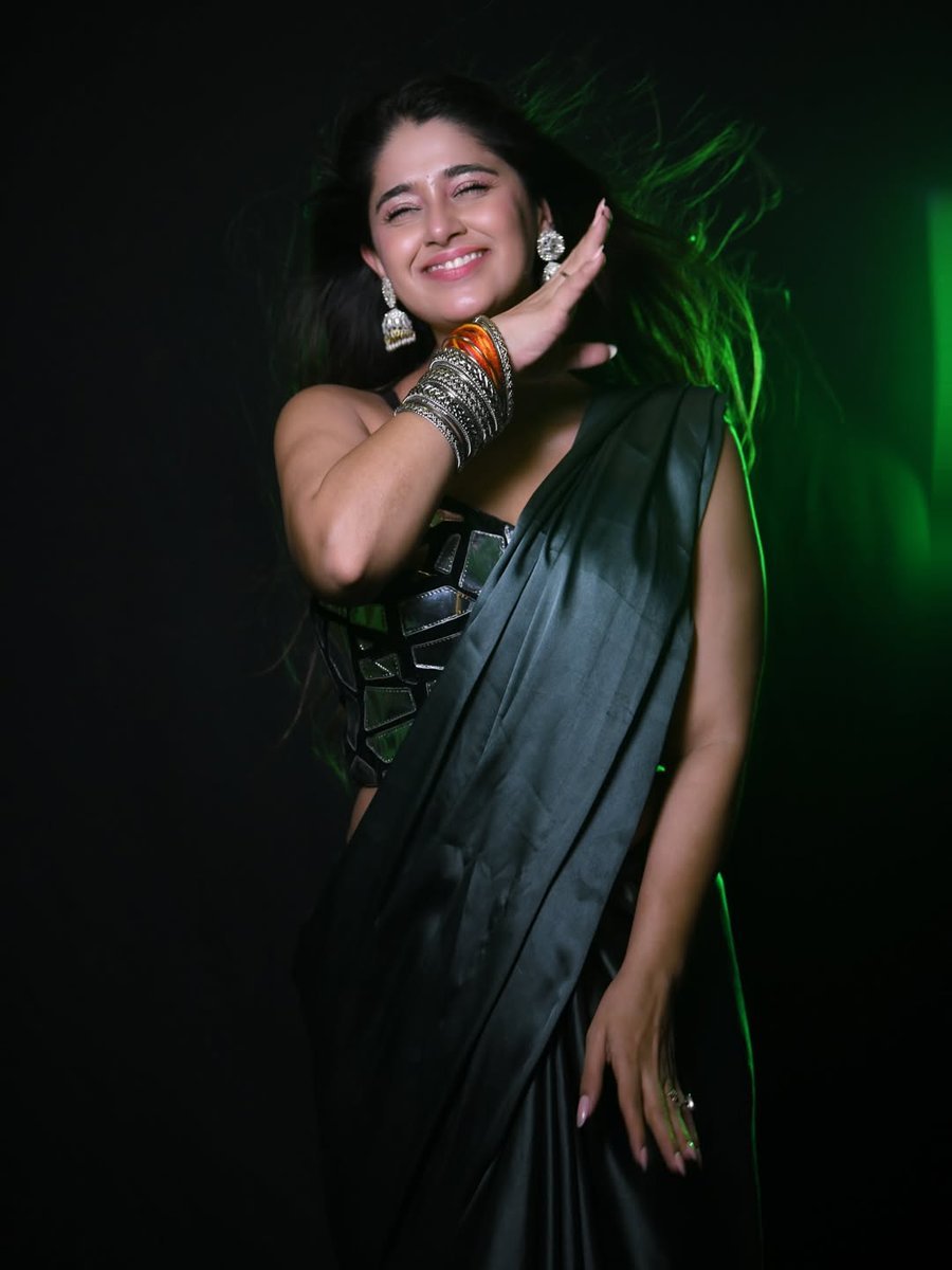 vdbulletin's tweet image. #ChandniBhagwanani  😍