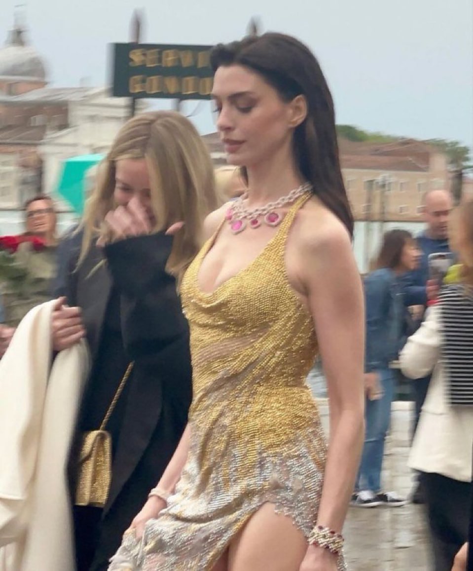 Type of girl who approaches you when you don't have a job