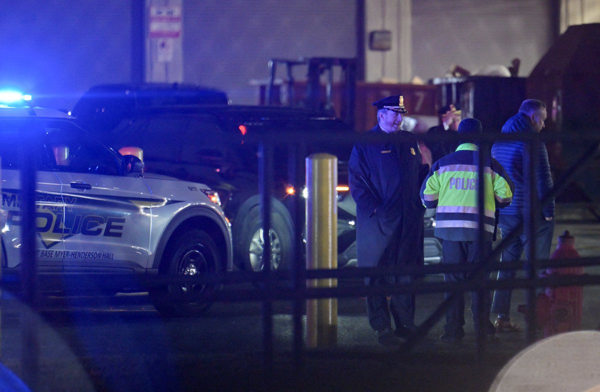 AletihadEn's tweet image. #US to review green cards issued to people from countries 'of concern'

Read more: link.aletihad.ae/JPKV 

#AletihadNewsCenter #GreenCard