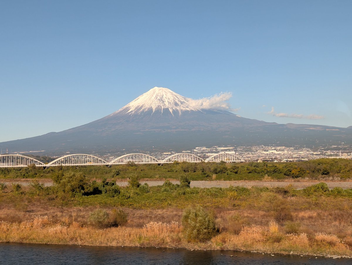 今日の富士山。東京へ向かってます