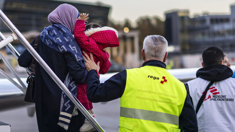 Heute treffen weitere dreizehn Gaza-Kinder mit fünfzig Erwachsenen in der Schweiz ein. Dass es sich um wirklich Schwerverletzte handelt, ist unwahrscheinlich ebx.sh/YjjhQf
