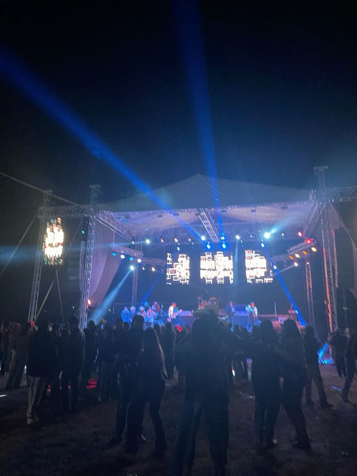 ReginaRivee's tweet image. Ni idea madre santa, yo solo vi vaqueros, escuche baile y aquí estoy 😅🫡