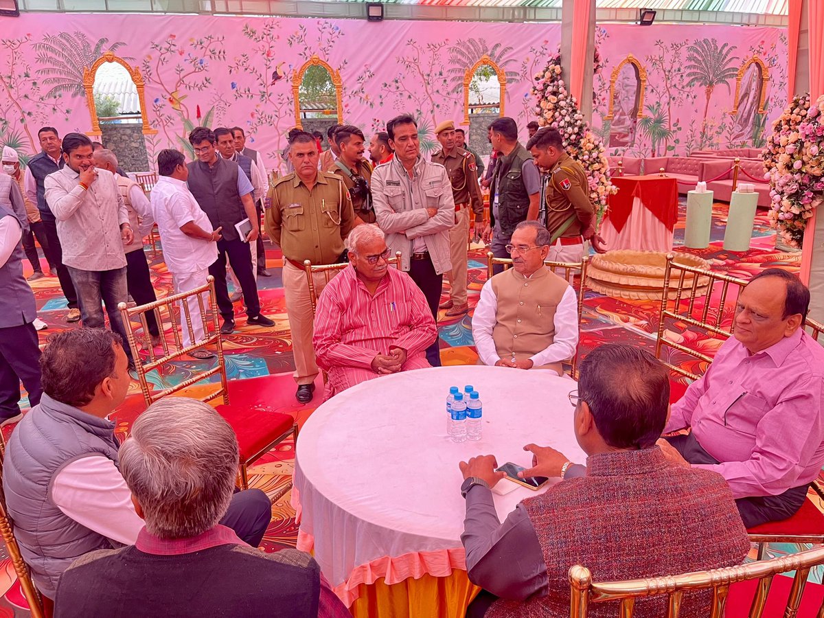 madandilawar's tweet image. पाली

राजस्थान भाजपा प्रदेशाध्यक्ष, आदरणीय श्री मदन जी राठौड़ के सुपुत्र के विवाहोत्सव में शामिल होकर मंगलमय एवं सुखद वैवाहिक जीवन के लिए हार्दिक शुभाशीष प्रदान किया।

@madanrrathore 
#bjp4rajasthan #pali