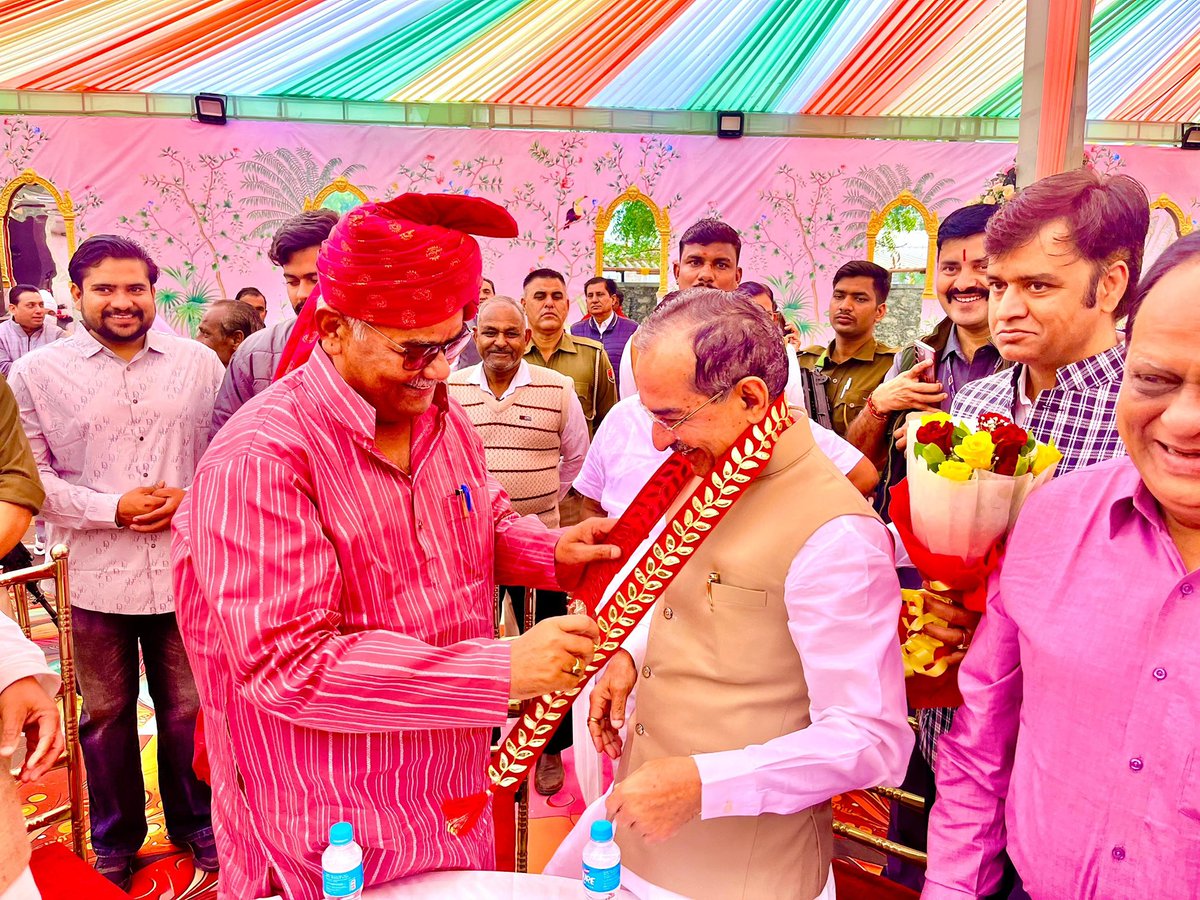 madandilawar's tweet image. पाली

राजस्थान भाजपा प्रदेशाध्यक्ष, आदरणीय श्री मदन जी राठौड़ के सुपुत्र के विवाहोत्सव में शामिल होकर मंगलमय एवं सुखद वैवाहिक जीवन के लिए हार्दिक शुभाशीष प्रदान किया।

@madanrrathore 
#bjp4rajasthan #pali