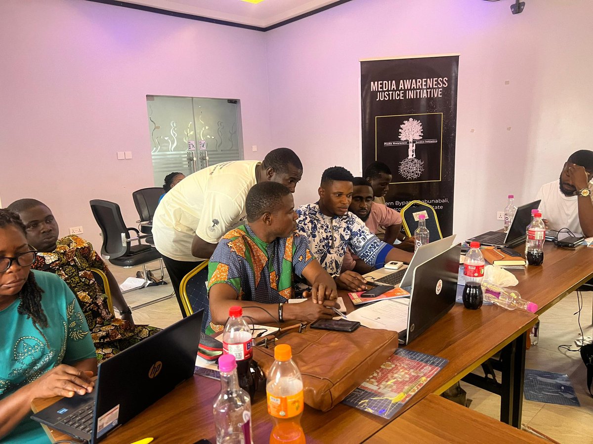 MediaMaji's tweet photo. With support from the UN Democacy Fund @UNDemocracyFund, we continued practical data use trainings for Civil society organizations working on environmental accountability in Rivers, Bayelsa and Akwa-Ibom states.
@macfound @FordFoundation @APC_News @TodayFM951 @NLinNigeria https://t.co/ChsWMFla5H