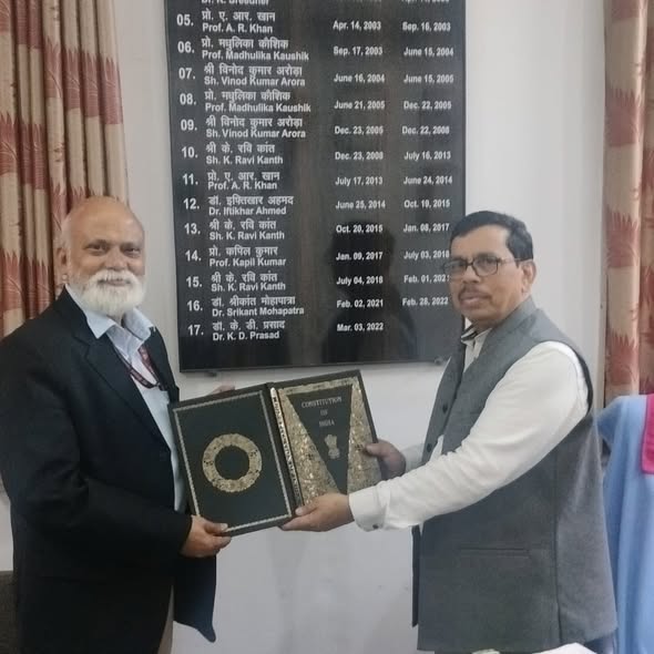 As part of the Samvidhan Diwas celebrations, Shri Biswaranjan Sasmal, Addl. Secretary, MoSJE, presented a copy of the Constitution of India to Dr. K. D. Prasad, Director, EMPC
 <a href="/COE_IGNOU/">COE</a> <a href="/uma_kanjilal/">Uma Kanjilal</a> <a href="/OfficialIGNOU/">IGNOU</a> <a href="/DirectorRs55109/">Regional Services Division, IGNOU</a> @vcignou @innovationignou