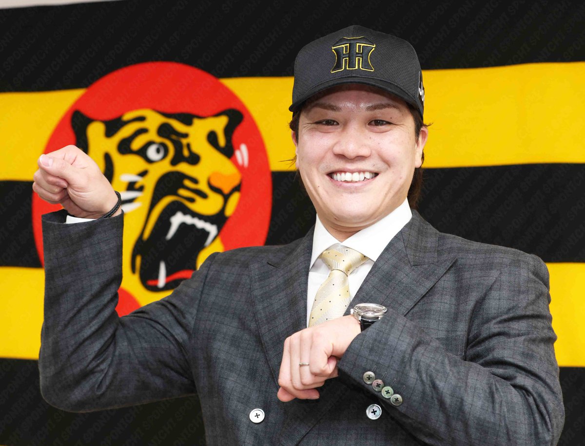 報道陣から虎ポーズをリクエストされた ＃伏見寅威 選手ですが、そのポーズはまさかの・・・
さすが関西のノリを熟知しています。