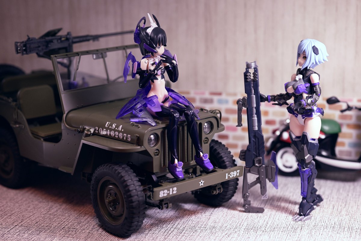 Amethyst meets firepower!
Zielbellen-chan rests, serene and elegant,
while F.O.X-chan presents her sniper rifle like a proud specialist.
Twin hints of amethyst tie them together—
different roles, same brilliance. ✨💜
#武装神姫 #コナミ #ヌークマトリクス #ガルプラ