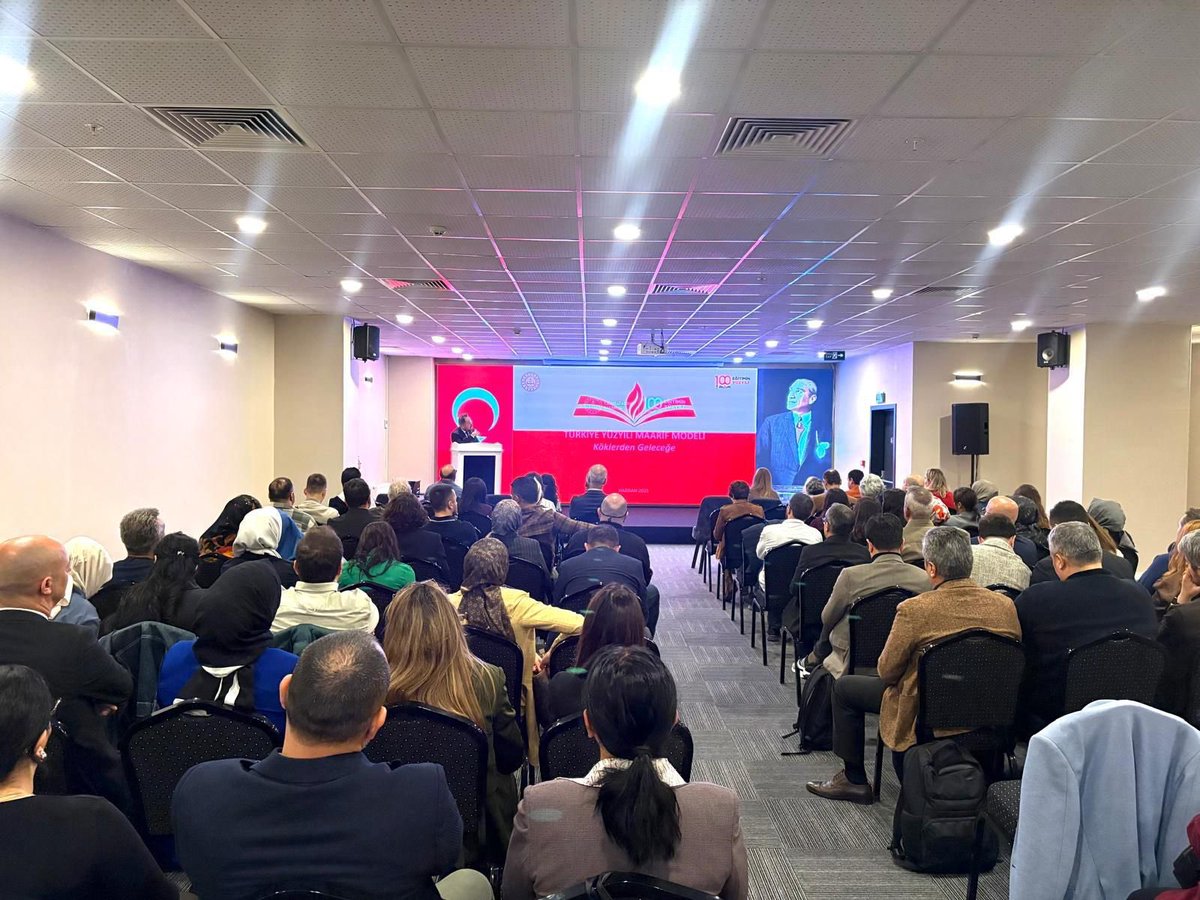 tcmeb's tweet photo. “Türkiye Yüzyılı Maarif Modeli Öğretim Programları” Kapsamında Soru Modeli İçin MEB ve ÖSYM İş Birliğindeki Çalışmalar Devam ediyor

📌 Millî Eğitim Bakanlığı yöneticileri, ÖSYM temsilcileri, akademisyenler ve öğretmenlerden oluşan uzman ekiplerin katıldığı çalıştaylarda soru modeli tasarımına ilişkin değerlendirmelerde bulunuluyor. 

📌 Soru modelinin temel bileşenleri, kullanılacak soru tipleri ve değerlendirme kriterlerine ilişkin teknik çerçeve üzerinde ortak görüşler ele alınıyor.

👉🏻 https://t.co/RoBvbVhe22