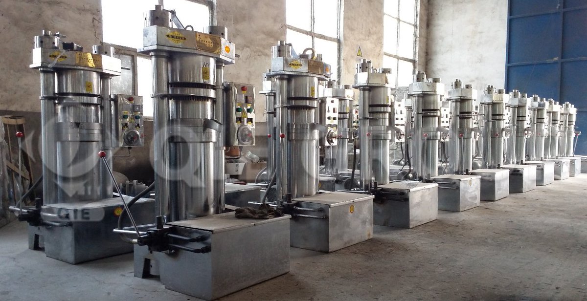 qiegroup's tweet image. 🌱 Sesame Oil Hot-Pressing: 
Boost aroma, nutrition &amp;amp; oil yield! 

From raw seeds → roasting → pressing → filtration → rich, flavorful oil.

Discover the full production process &amp;amp; equipment: qiemachinery.com/sesame-oil-pro…

#SesameOil #OilProcessing #EdibleOil #FoodTech #QIEGROUP