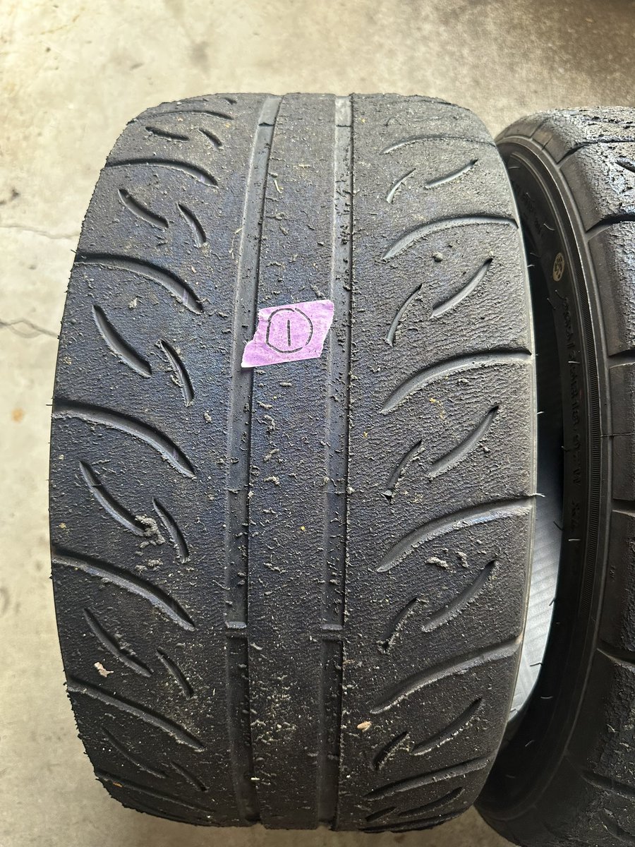 TCLS11's tweet image. ①VALINO PERGER 08R
265/35R18(2925)
2本…6000円

ドリフト のリアに使用した物です。