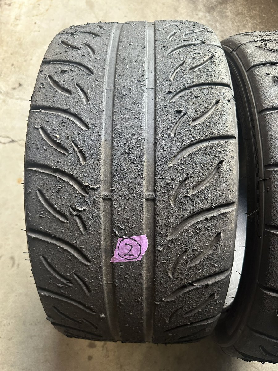 TCLS11's tweet image. ②VALINO PERGER 08R
265/35R18(0125)
2本…8000円

ドリフトのリアで使用した物です。